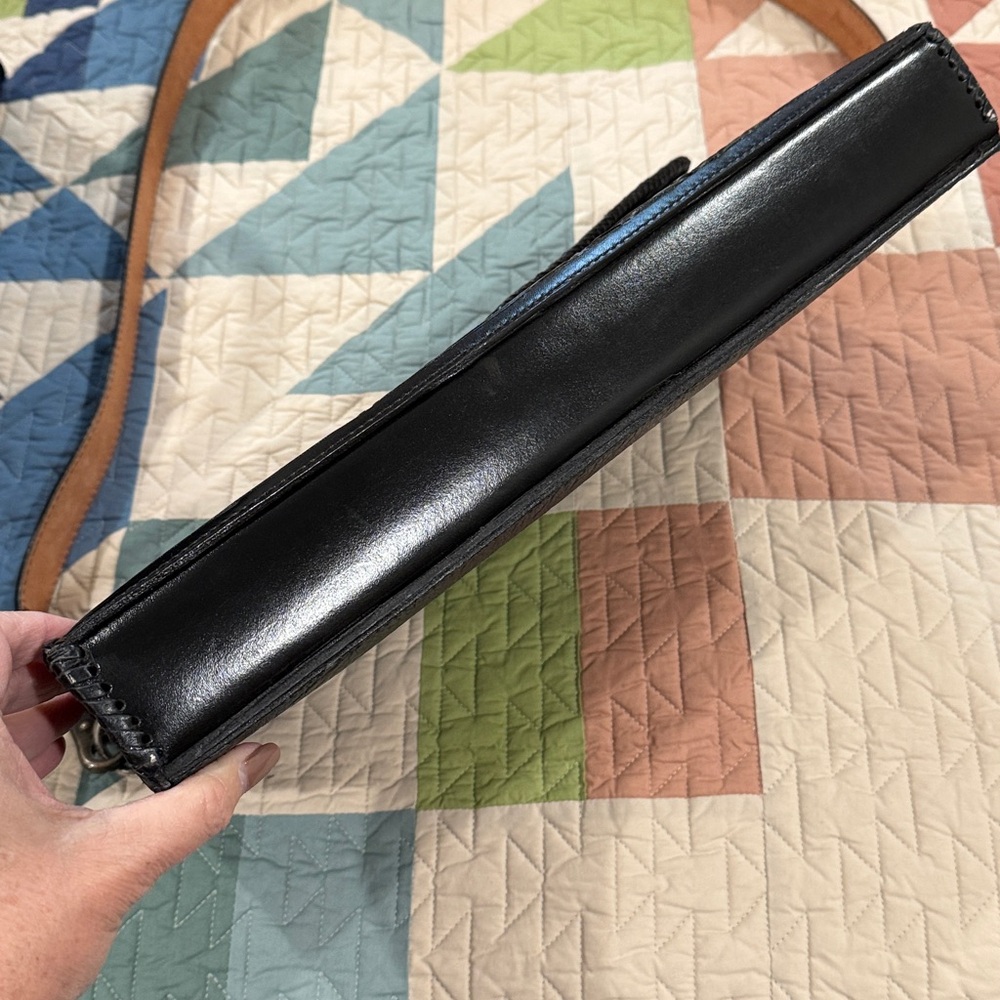 Elegant Black Embossed Leather bag - Picture 9 of 15